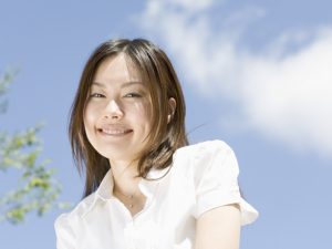 笑顔の女性